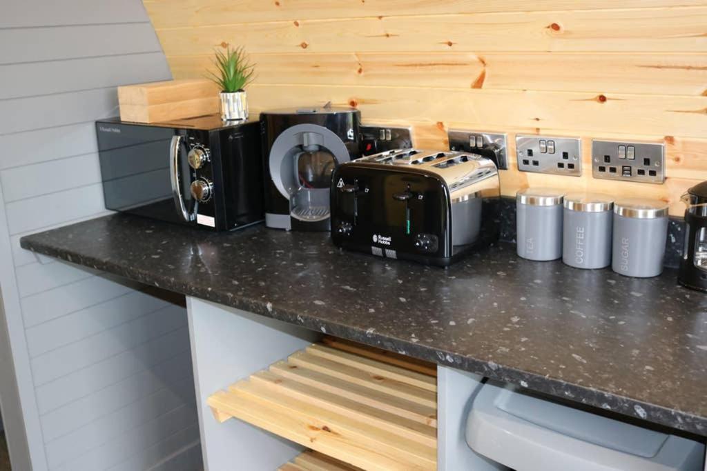 Glampods Glamping Pod - Meet Highland Cows And Sheep Elgin Exterior foto